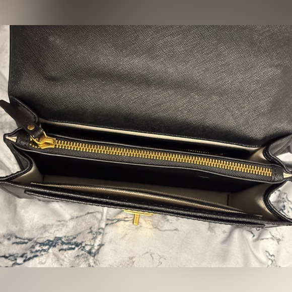 Etienne Aigner Luna bag in black - Picture 2 of 3